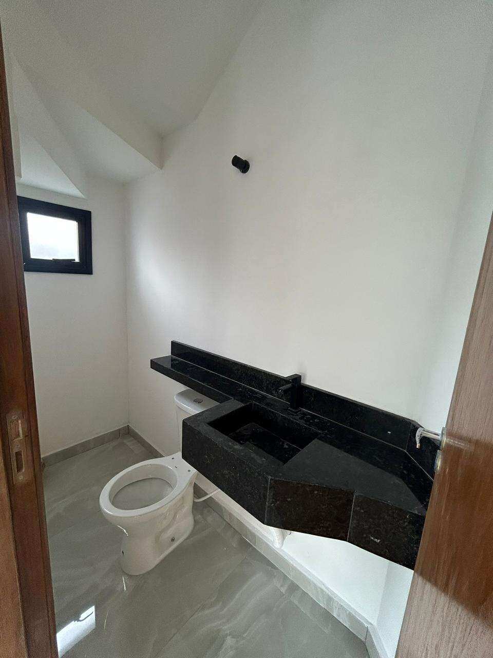  - Sobrado à venda em Mogi das Cruzes, Jardim Universo, com 3 quartos, 112m²