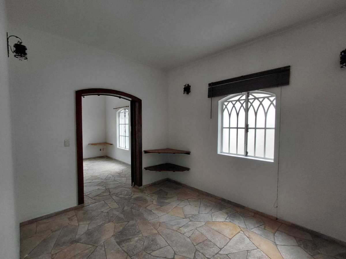  - Sobrado à venda em Mogi das Cruzes, Vila Oliveira, com 4 quartos, 450m²