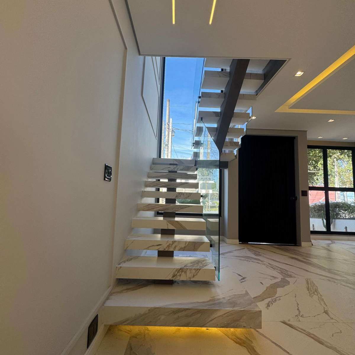  - Sobrado à venda em Mogi das Cruzes, Parque das Figueiras, com 3 quartos, 172m²