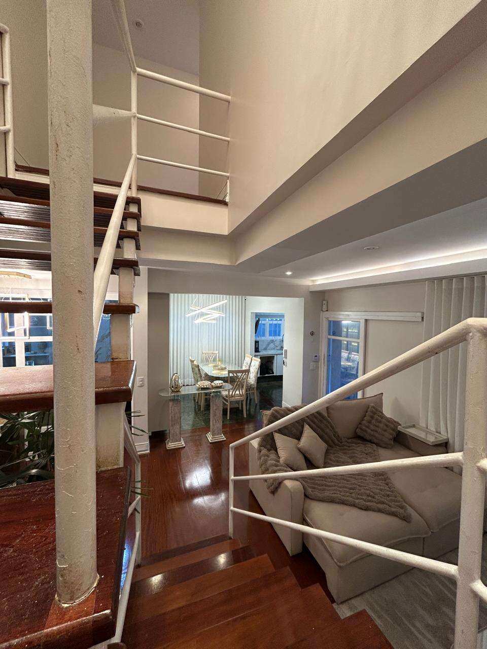  - Sobrado à venda em Mogi das Cruzes, Alto Ipiranga, com 3 quartos, 270m²