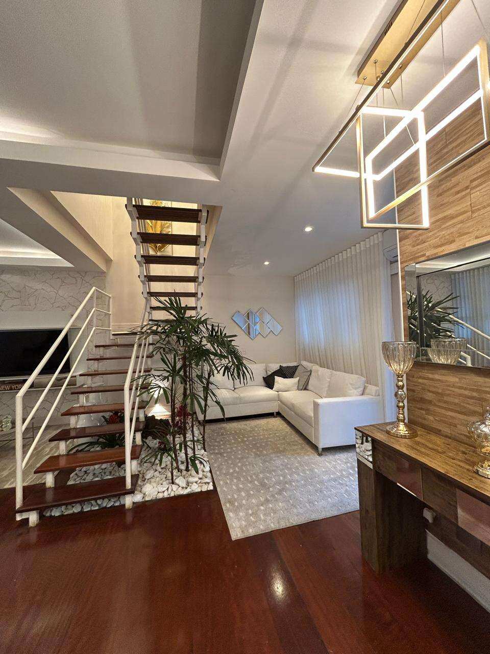 Sobrado à venda com 3 quartos, 270m² - Alto Ipiranga,Mogi das Cruzes