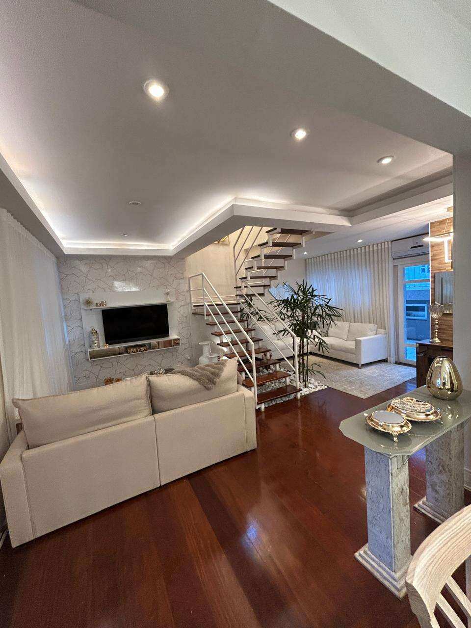 Sobrado à venda com 3 quartos, 270m² - Alto Ipiranga,Mogi das Cruzes