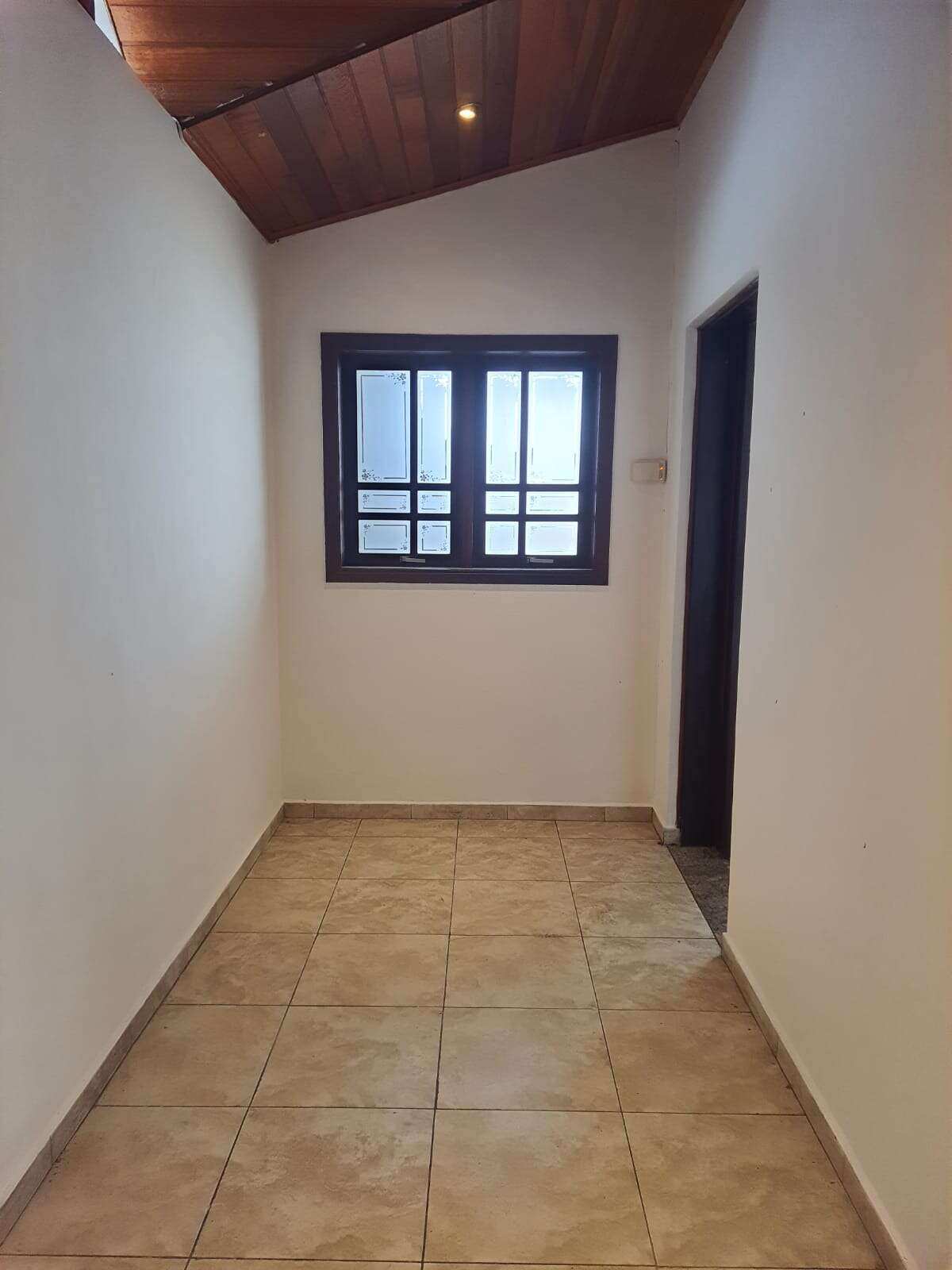  - Sobrado à venda em Mogi das Cruzes, Vila Jundiaí, com 2 quartos, 144m²