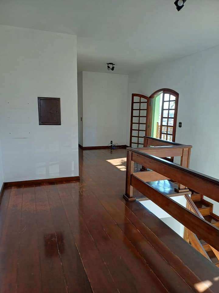  - Sobrado à venda em Mogi das Cruzes, Vila Natal, com 12 quartos, 320m²